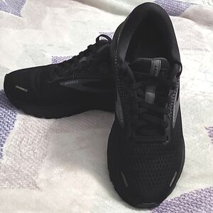 Womens Brooks Running Shoe